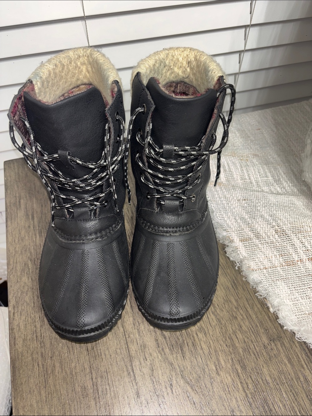 Women's Black Insulated Winter Lace-Up Boots